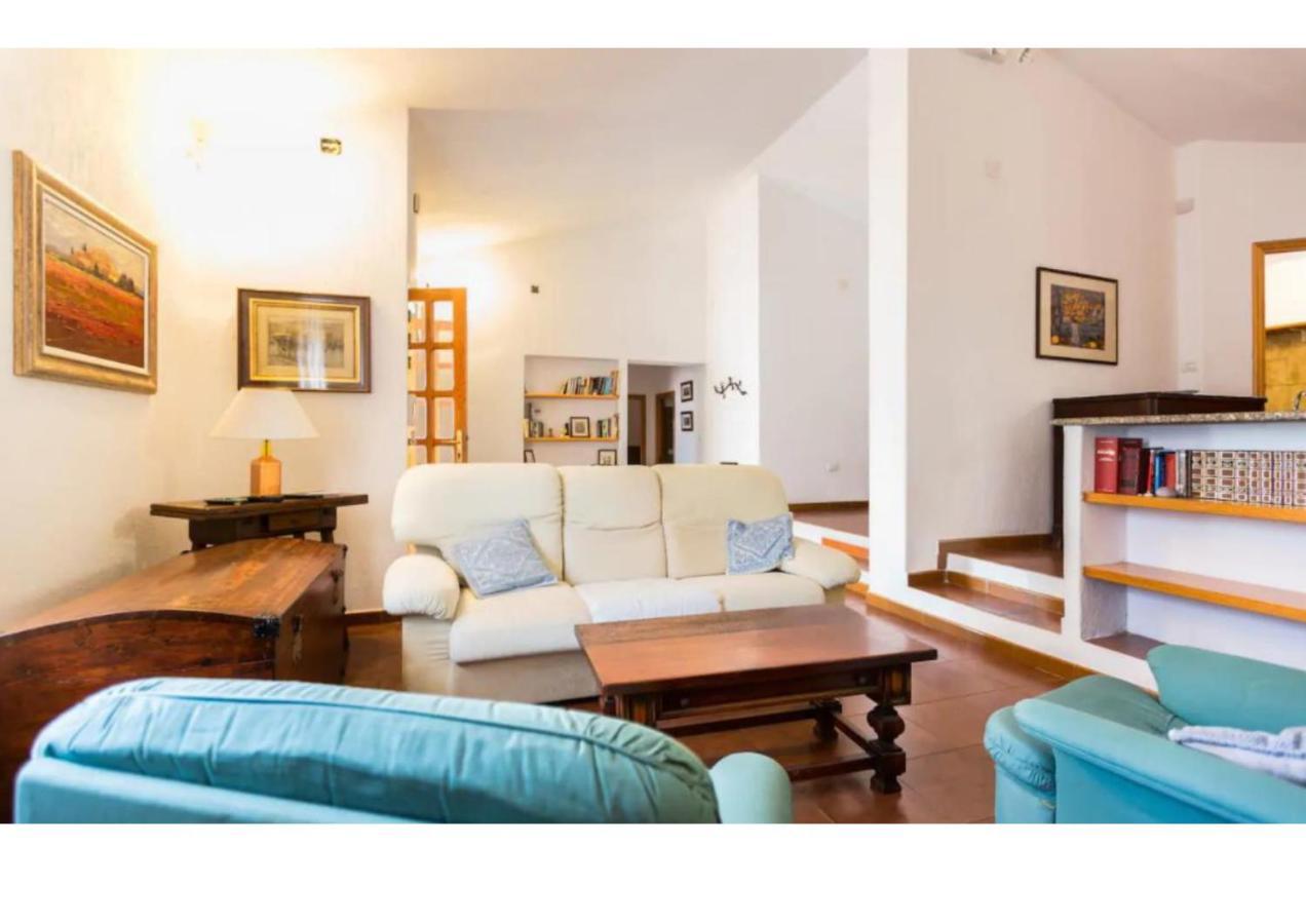Casa Vacanze A Pochi Passi Dal Mare La Maddalena  Kültér fotó